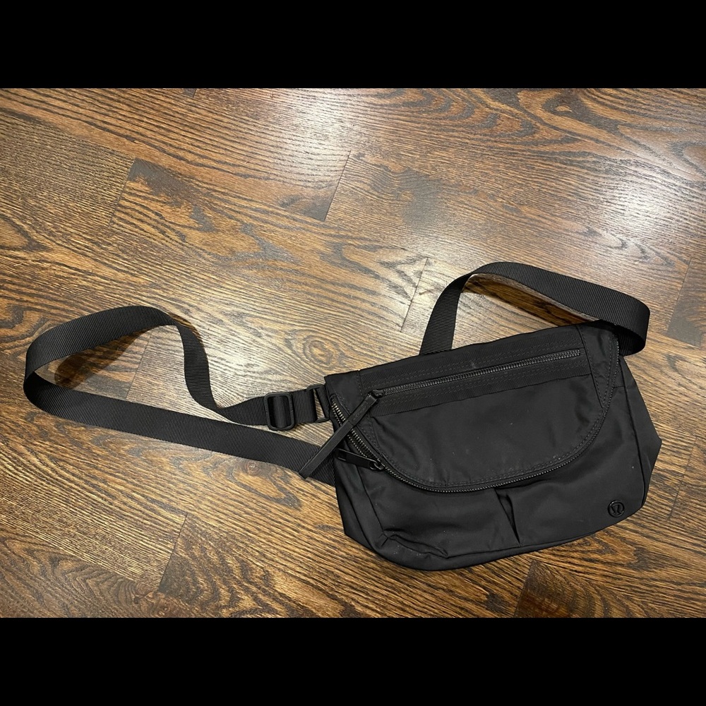 Like new LuLu Lemon crossbody bag